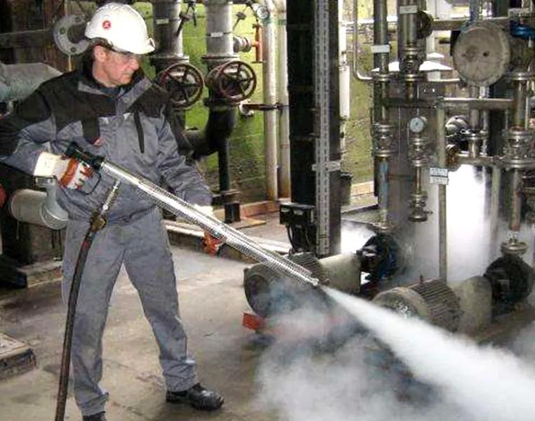 工业重油污怎么清理？高温蒸汽发生器被用于机床油污清洗，瞬间溶解污渍！